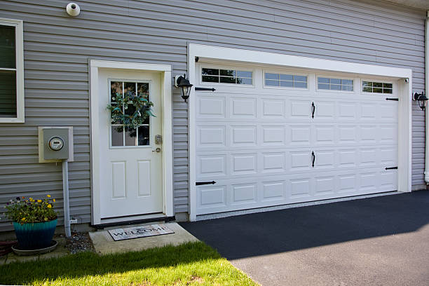 24/7 Emergency Garage Door Roller Replacement experts in Hamilton, TX